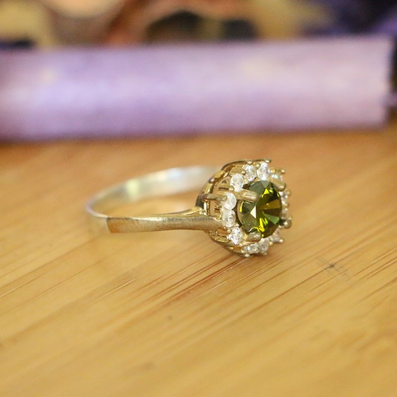 925 Sterling Silver Topaz Ring Size 6 - Picture 2 of 5